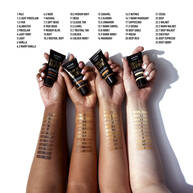 BORN TO GLOW! NATURALLY RADIANT FOUNDATION